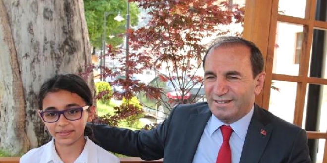 Babası cezaevine girince, bisiklet sözünü vali yerine getirdi