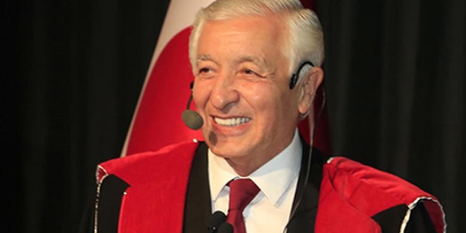 Prof. Dr. Kalayoğlu'na Tıp Bilim Nişanı verildi