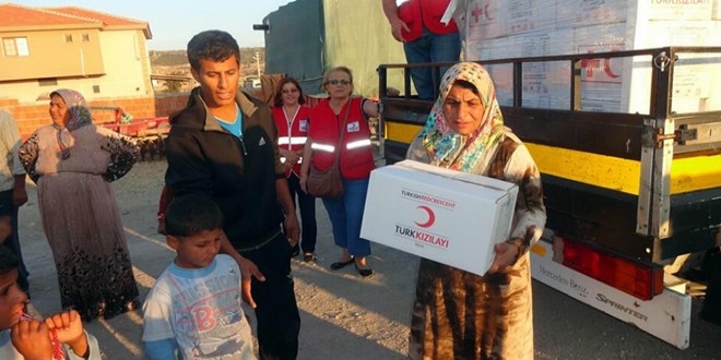 Türk Kızılayı Suriye'deki yetimleri sevindirdi