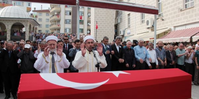 Diyarbakır'da şehit olan asker son yolculuğuna uğurlandı