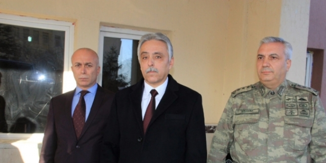 Vali Toprak yaralı askerleri ziyaret etti