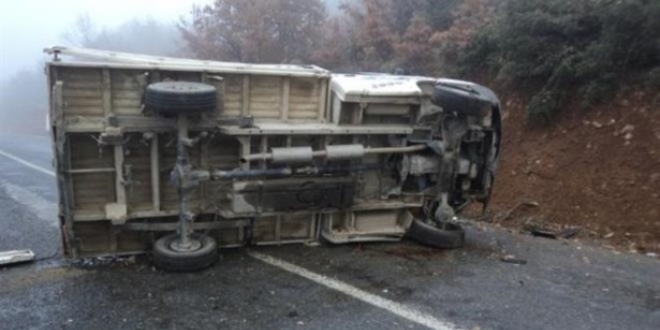 Çorum'da kamyonet devrildi: 2 ölü