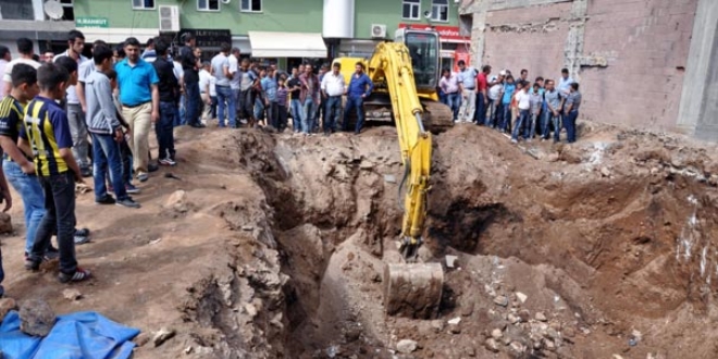Cami inşaatı temeli kazarken lahit ve küp buldular
