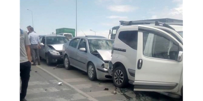 Konya'da kaza: 10 araç birbirine girdi