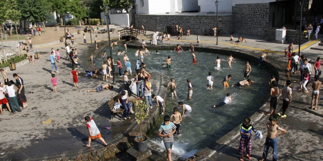 Siirt'te vatandalar ss havuzlarnda serinliyor