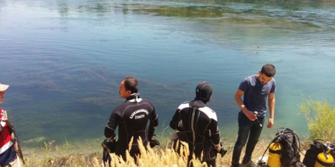 Diyarbakır'da baraj gölüne giren genç boğuldu