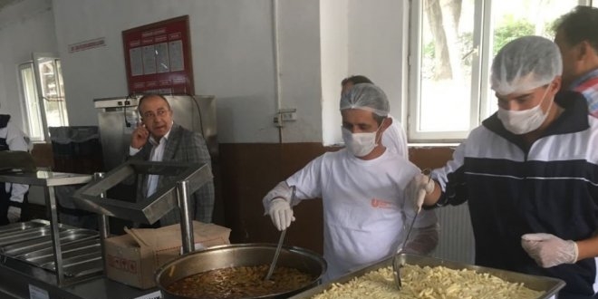 Kışladaki askerlerin yemek ihtiyacını belediye karşıladı