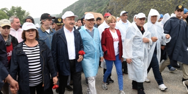 Kılıçdaroğlu, yürüyüşün 4. gününde 20 km katetti