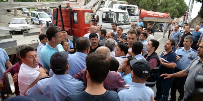 Aydın'da 'Atatürk takı' tartışması