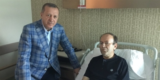 Yazar Yusuf Kaplan yüz felçi geçirdi