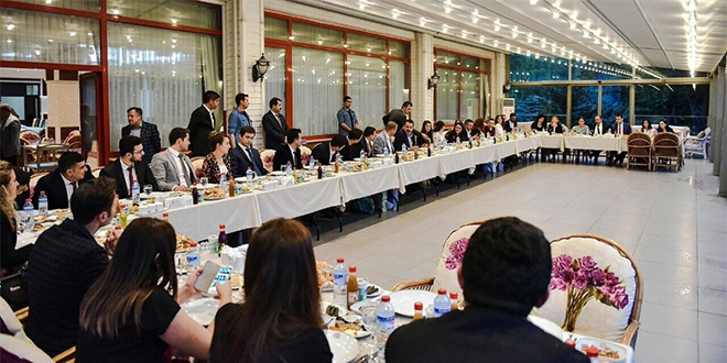 Bakan, atama bekleyen adaylarla iftar açtı
