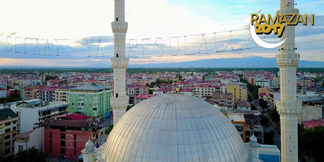 Bu şehirde her gün iki kez iftar açılıyor