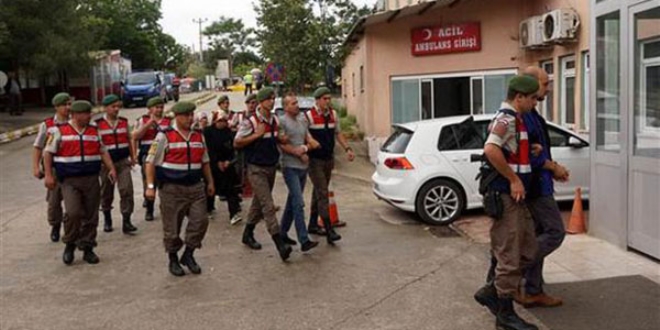 Sınırı geçerken yakalanan 1'i cerrah, 3 kişi tutuklandı