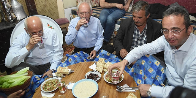 Kılıçdaroğlu köy evinde iftar yaptı