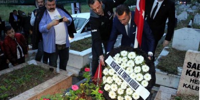 Şampiyonluk kupası şehit müdürün mezarın götürüldü
