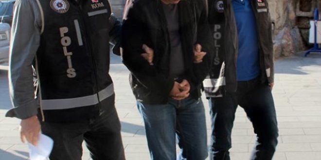 İzmir'de 1'i şube müdürü, 6 kişi gözaltına alındı