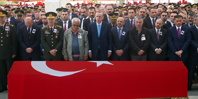 Şehit Yüzbaşı Üçöz son yolculuğuna uğurlandı