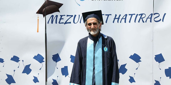 70 yaşında üniversite mezunu oldu