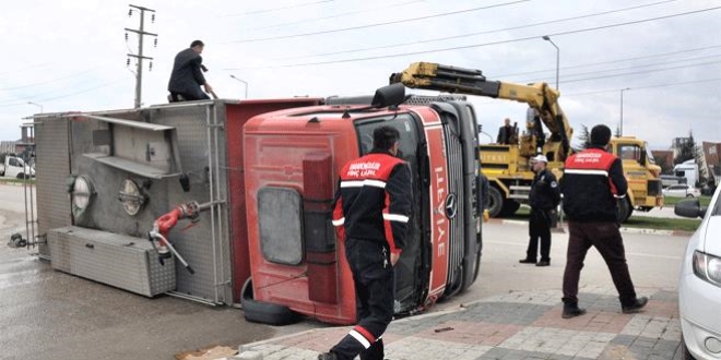 Adana'da itfaiye aracı kaza yaptı: 1 yaralı