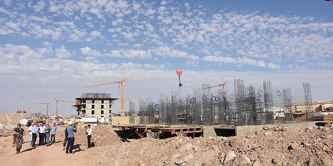 Nusaybin'de terör mağdurları için TOKİ konutları yükseliyor