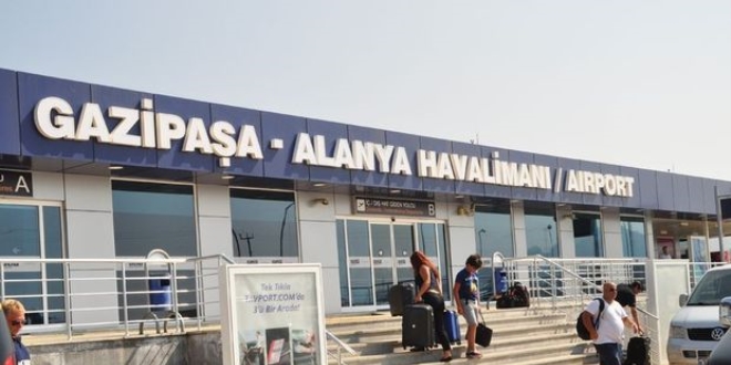 Havalimanı yakınında çıkan yangın haberleşme ağına zarar verdi