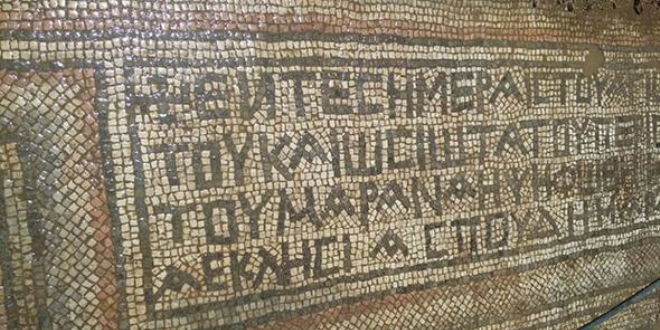 Tarlay srerken 10 metrelik mozaik buldu
