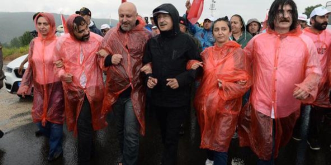 AK Parti'de 'yürüyüş' anketi