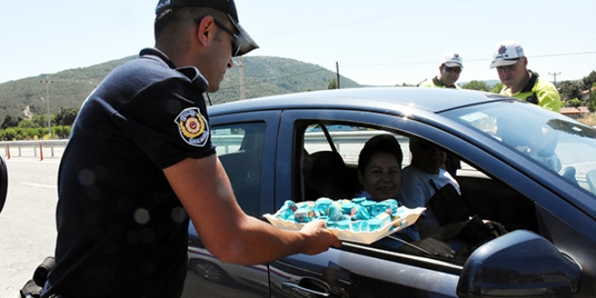 Polis ve jandarmadan sürücülere 'lokum molası'