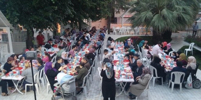 Mezzinolu, engellilerle iftar sofrasnda bulutu