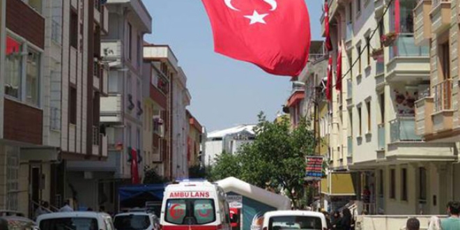 Şehit üsteğmenin baba evine ateş düştü