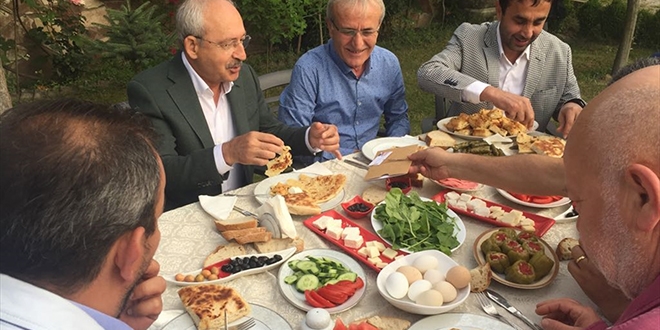 Kılıçdaroğlu, yürüyüşe 15:30'a kadar ara verdi
