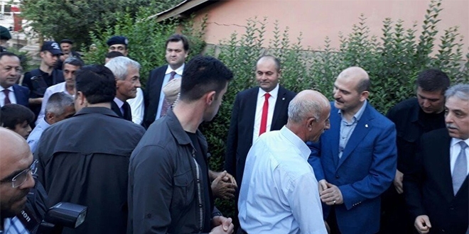 İçişleri Bakanı bayram namazını Hakkari'de kıldı