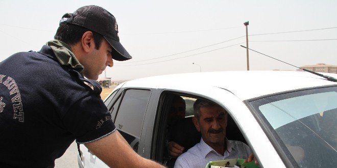 rnak'ta polis ile vatanda bayramlat