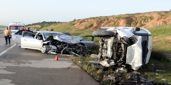 Konya'da 2 otomobil arpt: 8 yaral