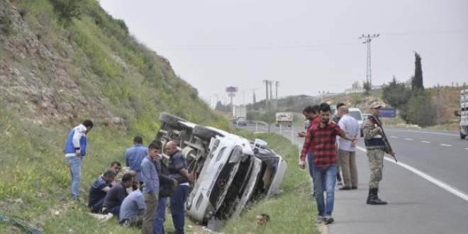 Uşak'ta otomobil şarampole devrildi: 7 yaralı