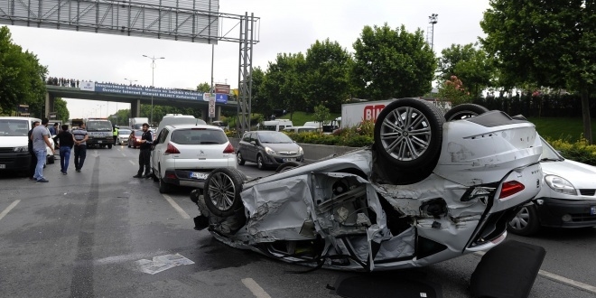 Sakarya'da TEM'de zincirleme kaza