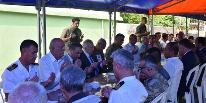 Hatay Valisi Ata'dan şehit ailesine taziye ziyareti