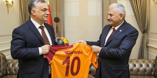 Yıldırım'dan Macaristan Başbakanı'na forma sürprizi