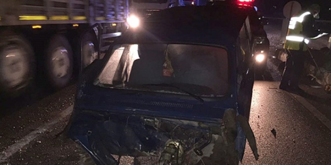Otomobilin direğe çarptı: 1 ölü, 5 yaralı
