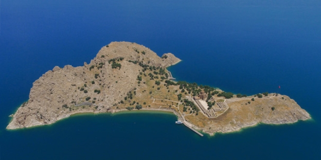 Akdamar Adası'na ziyaretçi akını