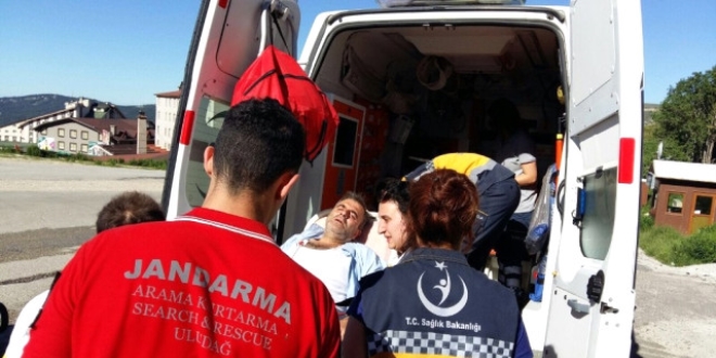 Uludağ'da kalp krizi geçiren kişiyi jandarma kurtardı