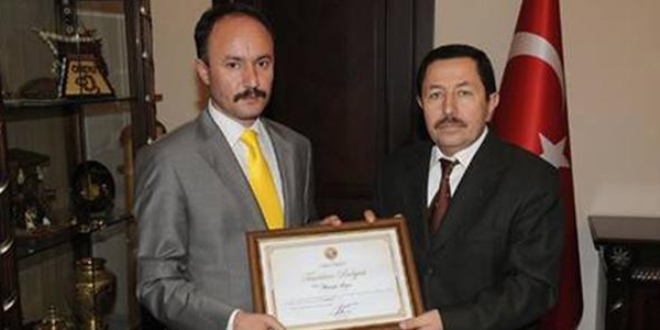 Vali Balkanlıoğlu'ndan Yaşam Boyu Onur Ödülü