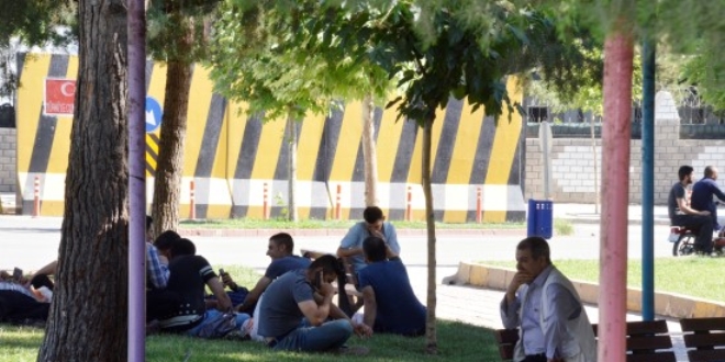 Şanlıurfa'da kavurucu sıcak etkisini sürdürüyor