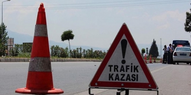 İzmir'de hafif ticari araç devrildi: 5 yaralı