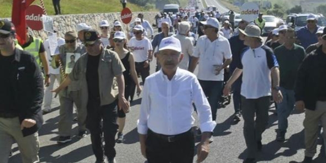 Kılıçdaroğlu'nu, İstanbul'a almazlarsa oturma eylemi başlatacak