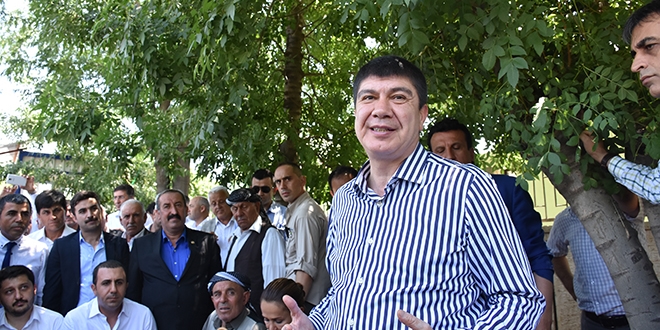 Menderes Türel, danışman olarak, Şırnak'a 200 kişilik heyetle gitti