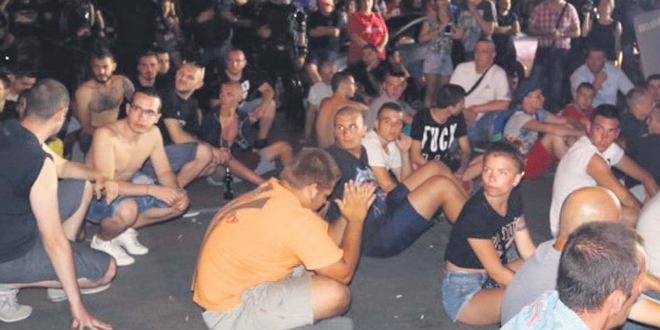 Bulgaristan'da ırkçılar Türkler'i hedef alıyor