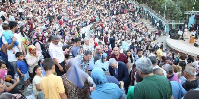 Bayılan öğrenci velisine ilk müdahaleyi rektör yaptı