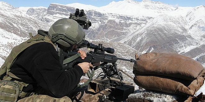Hakkari'de 2 terörist etkisiz hale getirildi