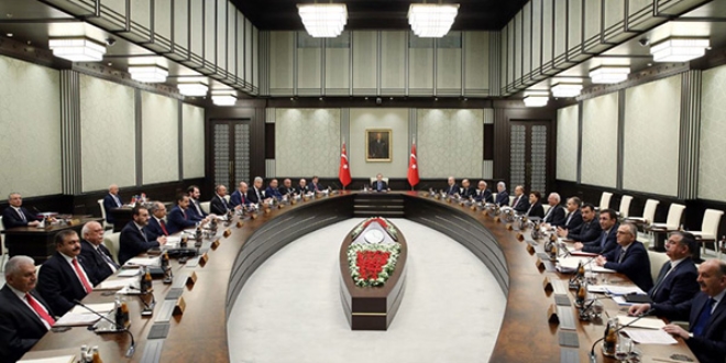 Bakanlıklarda 180 gün telaşı